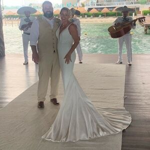 Justin Alexander Cora wedding dress with Cape size 14, altered to street size 6